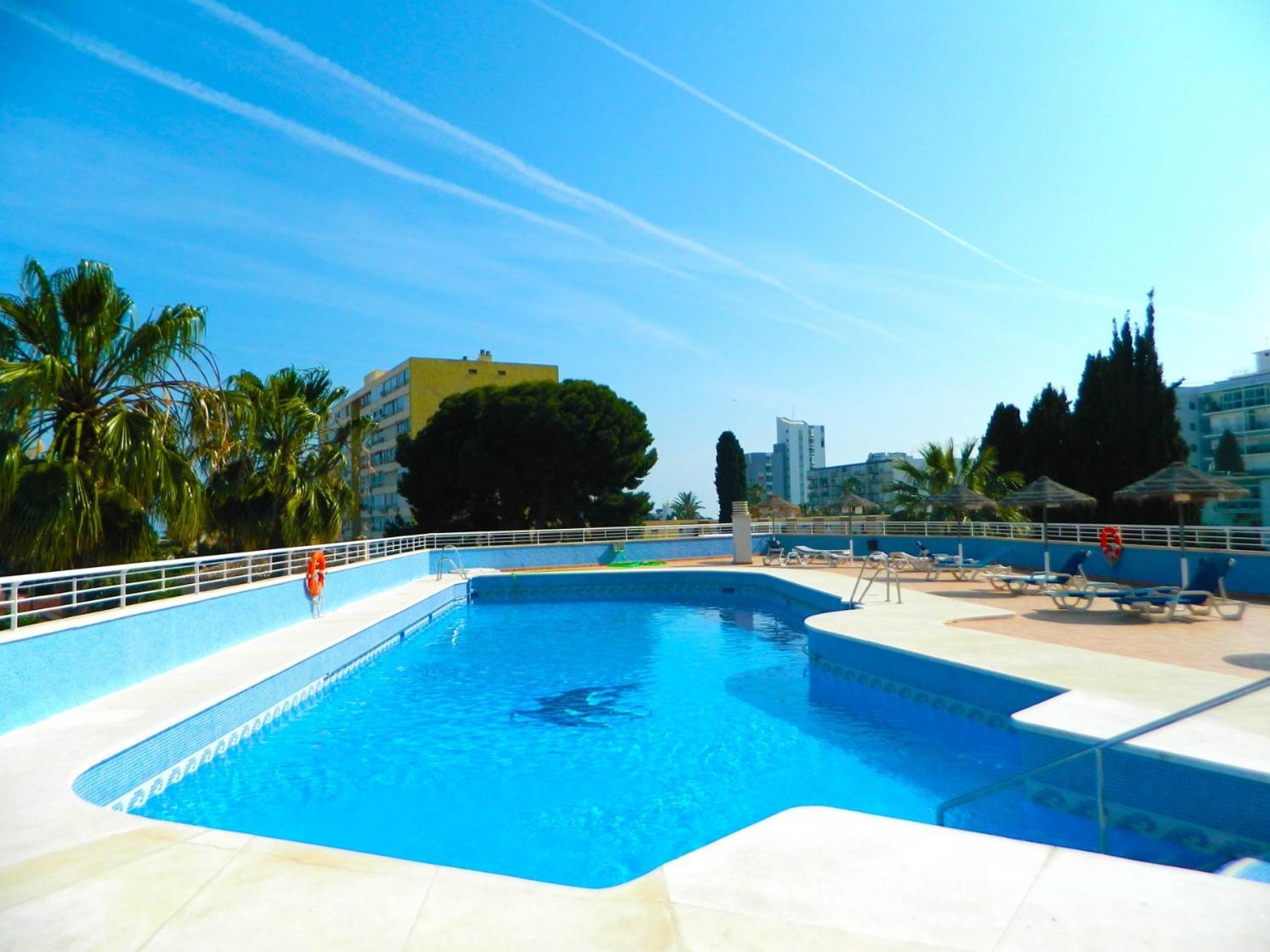 Апартаменты Skysea Benalmadena Puerto Marina Экстерьер фото