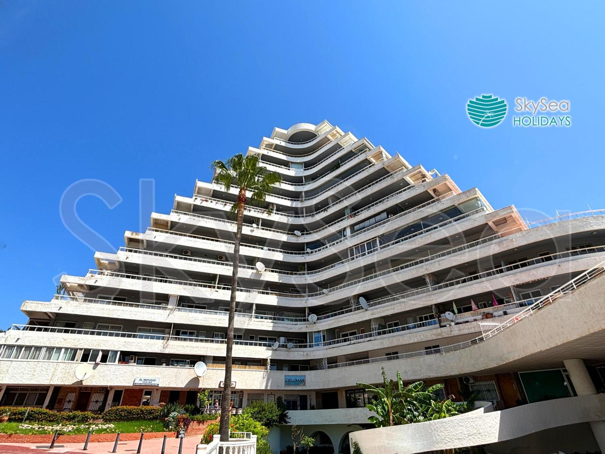 Апартаменты Skysea Benalmadena Puerto Marina Экстерьер фото