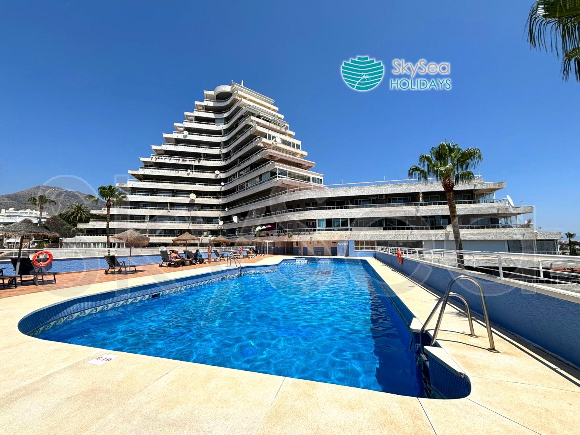 Апартаменты Skysea Benalmadena Puerto Marina Экстерьер фото